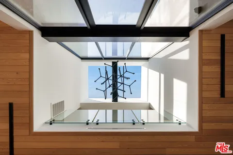 $4,295,000 | 952 North Laurel Avenue, Los Angeles, CA 90046