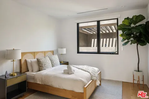 $4,295,000 | 952 North Laurel Avenue, Los Angeles, CA 90046