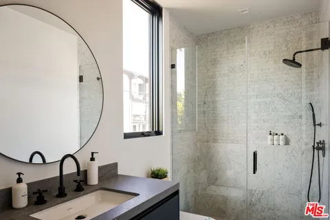 $4,295,000 | 952 North Laurel Avenue, Los Angeles, CA 90046