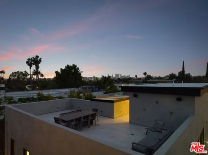 $4,295,000 | 952 North Laurel Avenue, Los Angeles, CA 90046