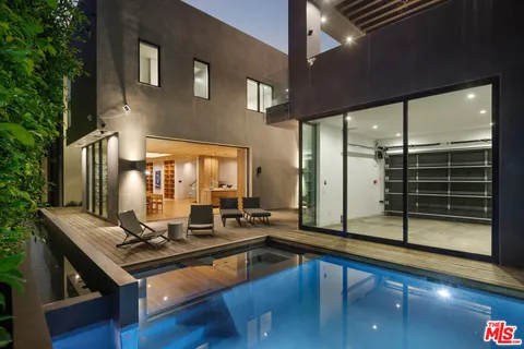 $4,295,000 | 952 North Laurel Avenue, Los Angeles, CA 90046