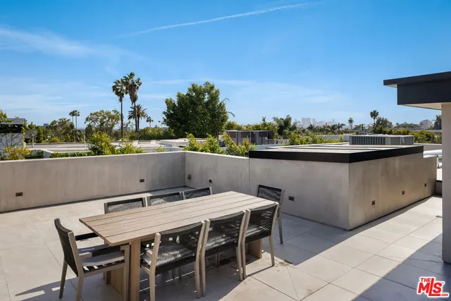 $4,295,000 | 952 North Laurel Avenue, Los Angeles, CA 90046