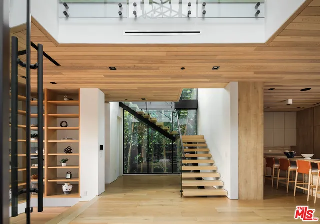 $4,295,000 | 952 North Laurel Avenue, Los Angeles, CA 90046