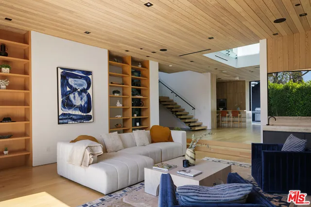 $4,295,000 | 952 North Laurel Avenue, Los Angeles, CA 90046