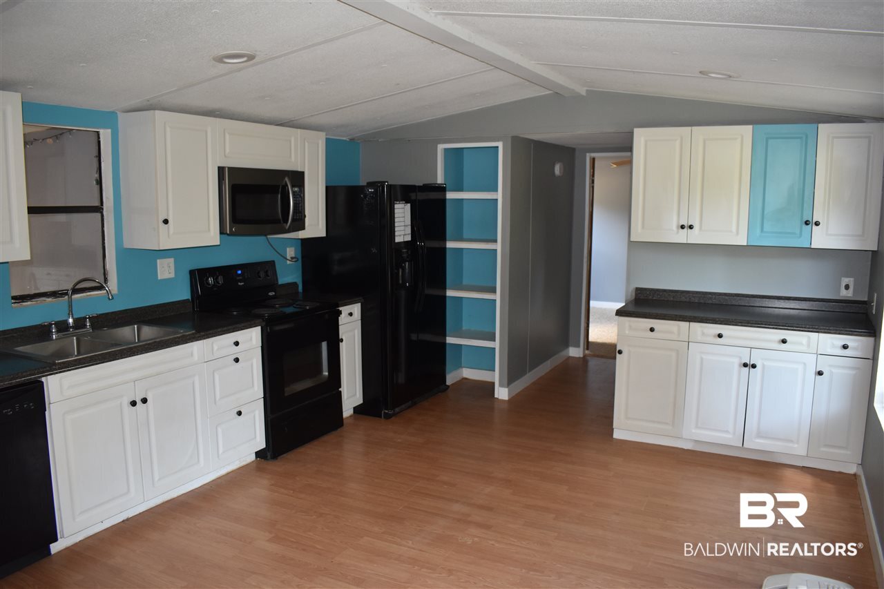 11161 Weeks Road Foley, AL 36535 - Photo 7 of 20 Kitchen