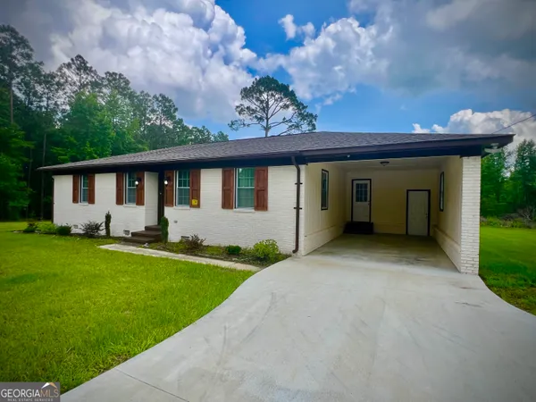 a view of a house with a backyard