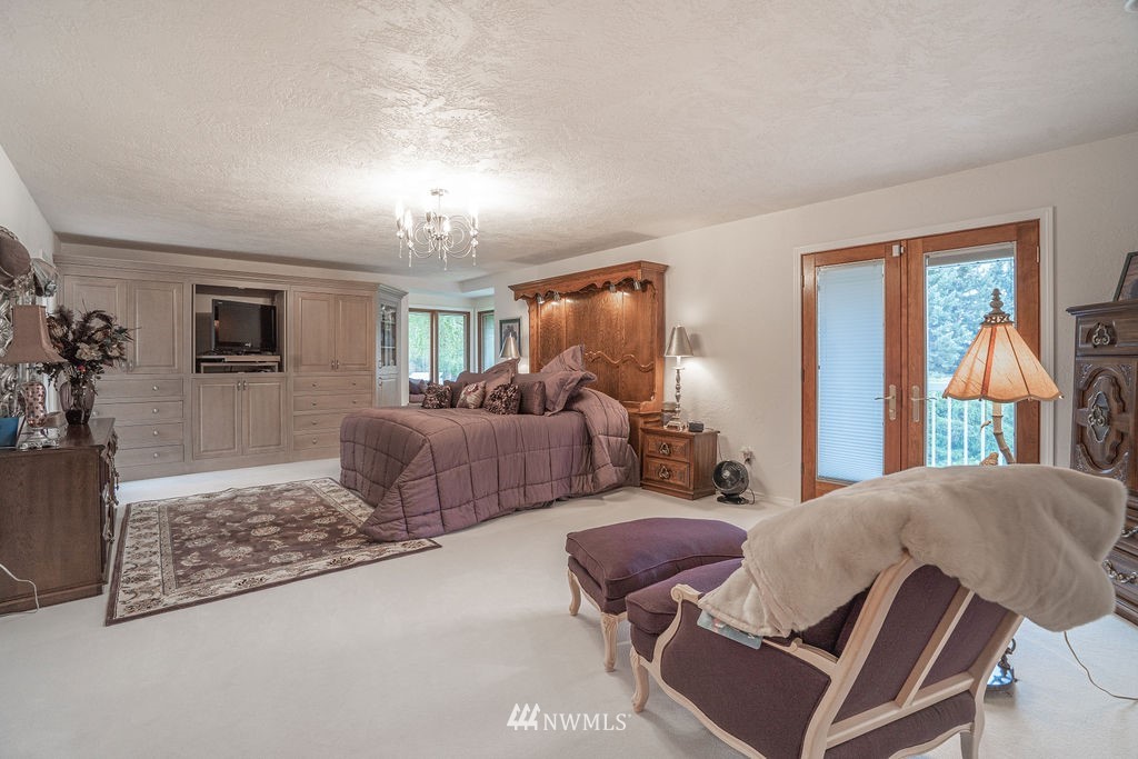 841 South Taylor Road Othello, WA 99344 - Photo 24 of 40 a bedroom with a bed and wooden floor