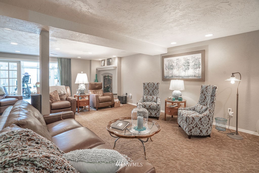841 South Taylor Road Othello, WA 99344 - Photo 30 of 40 a living room with furniture
