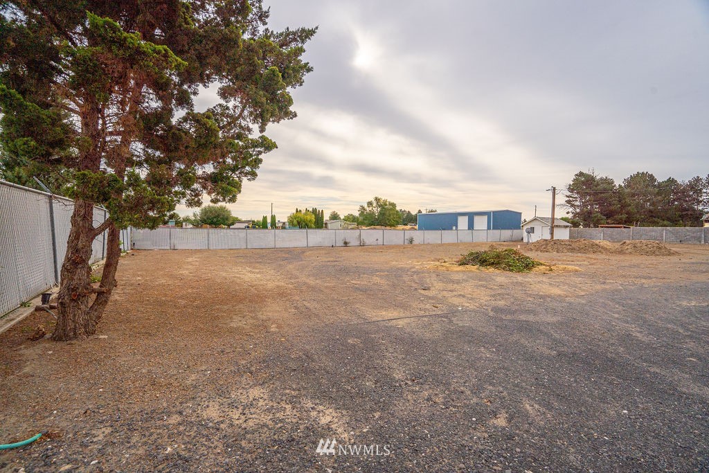 841 South Taylor Road Othello, WA 99344 - Photo 8 of 40 a view of a field with trees in the background