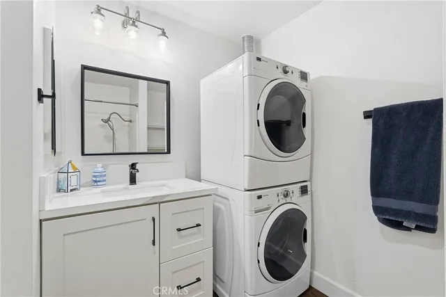 $760,000 | 19222 Shoreline Lane, Unit 7, Huntington Beach, CA 92648