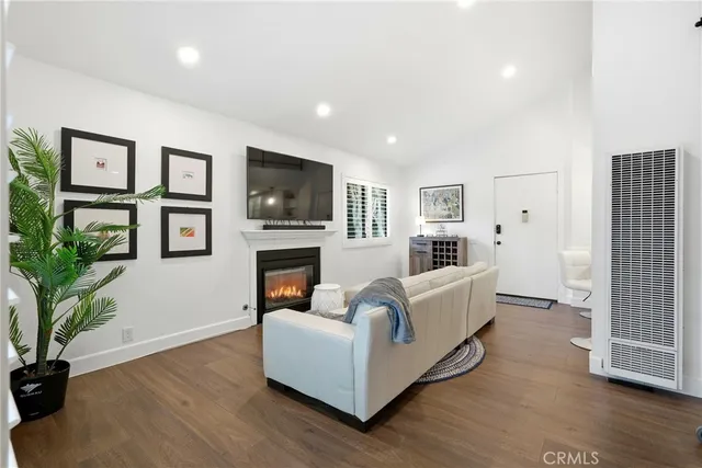 $760,000 | 19222 Shoreline Lane, Unit 7, Huntington Beach, CA 92648