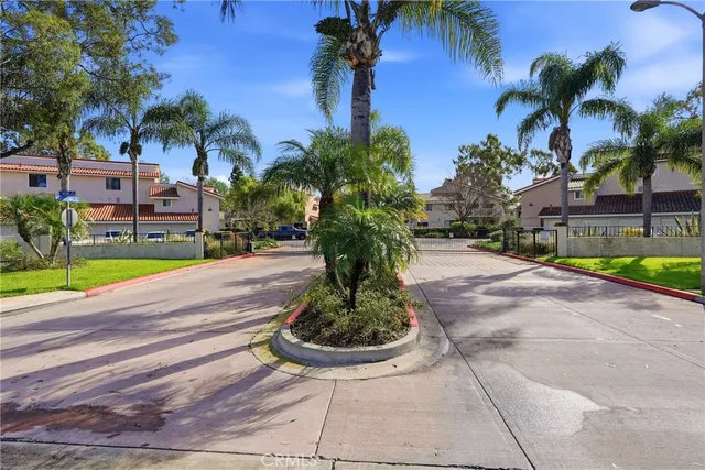 $760,000 | 19222 Shoreline Lane, Unit 7, Huntington Beach, CA 92648
