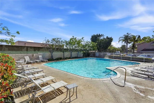 $760,000 | 19222 Shoreline Lane, Unit 7, Huntington Beach, CA 92648