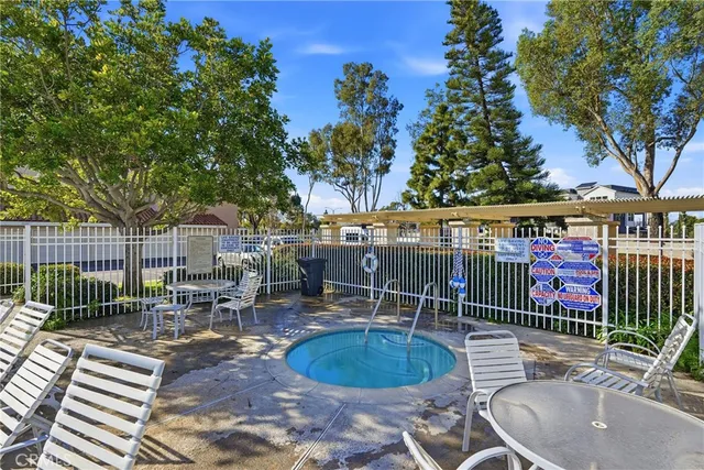 $760,000 | 19222 Shoreline Lane, Unit 7, Huntington Beach, CA 92648