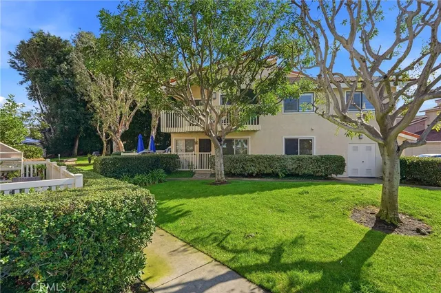 $760,000 | 19222 Shoreline Lane, Unit 7, Huntington Beach, CA 92648