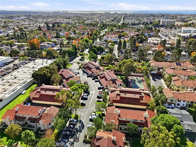 $760,000 | 19222 Shoreline Lane, Unit 7, Huntington Beach, CA 92648