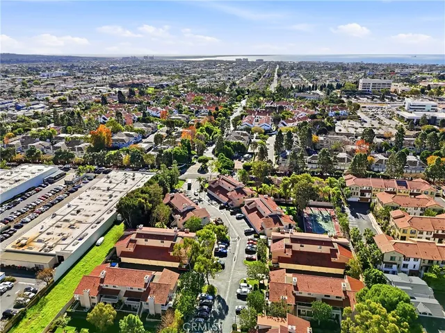 $760,000 | 19222 Shoreline Lane, Unit 7, Huntington Beach, CA 92648