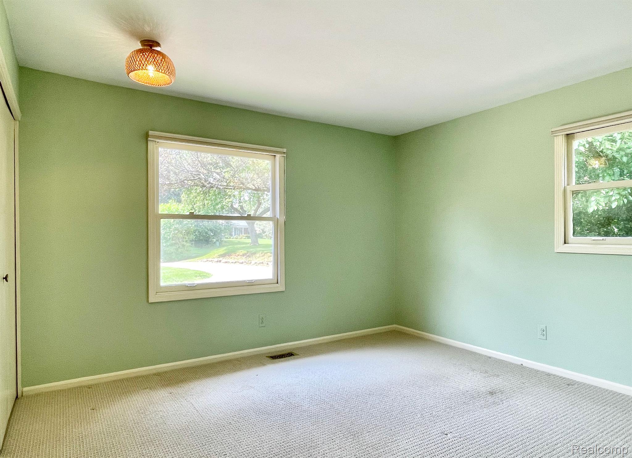 5211 Darby Circle Rochester, MI 48306 - Photo 23 of 49 3rd Bedroom