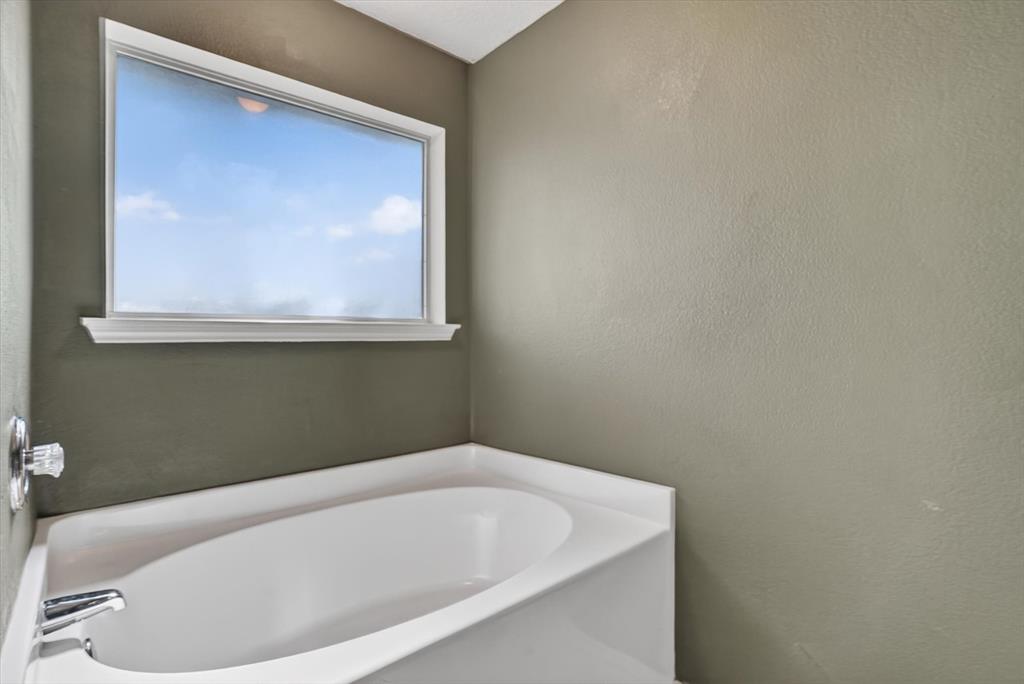 549 Dylan Court Azle, TX 76020 - Photo 15 of 22