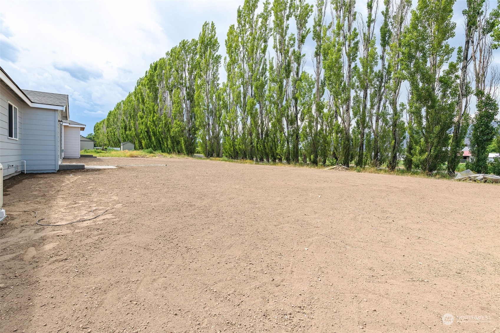 101 Walnut Street Tieton, WA 98947 - Photo 26 of 27 a view of a backyard of a house