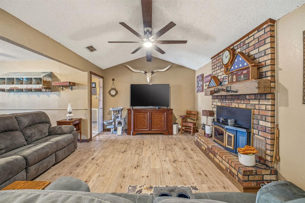 310 Centeridge Lane Graham, TX 76450 - Photo 6 of 36