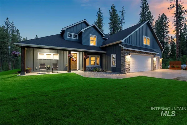 $900,000 | 11 Crescent Circle, Boise, ID 83716