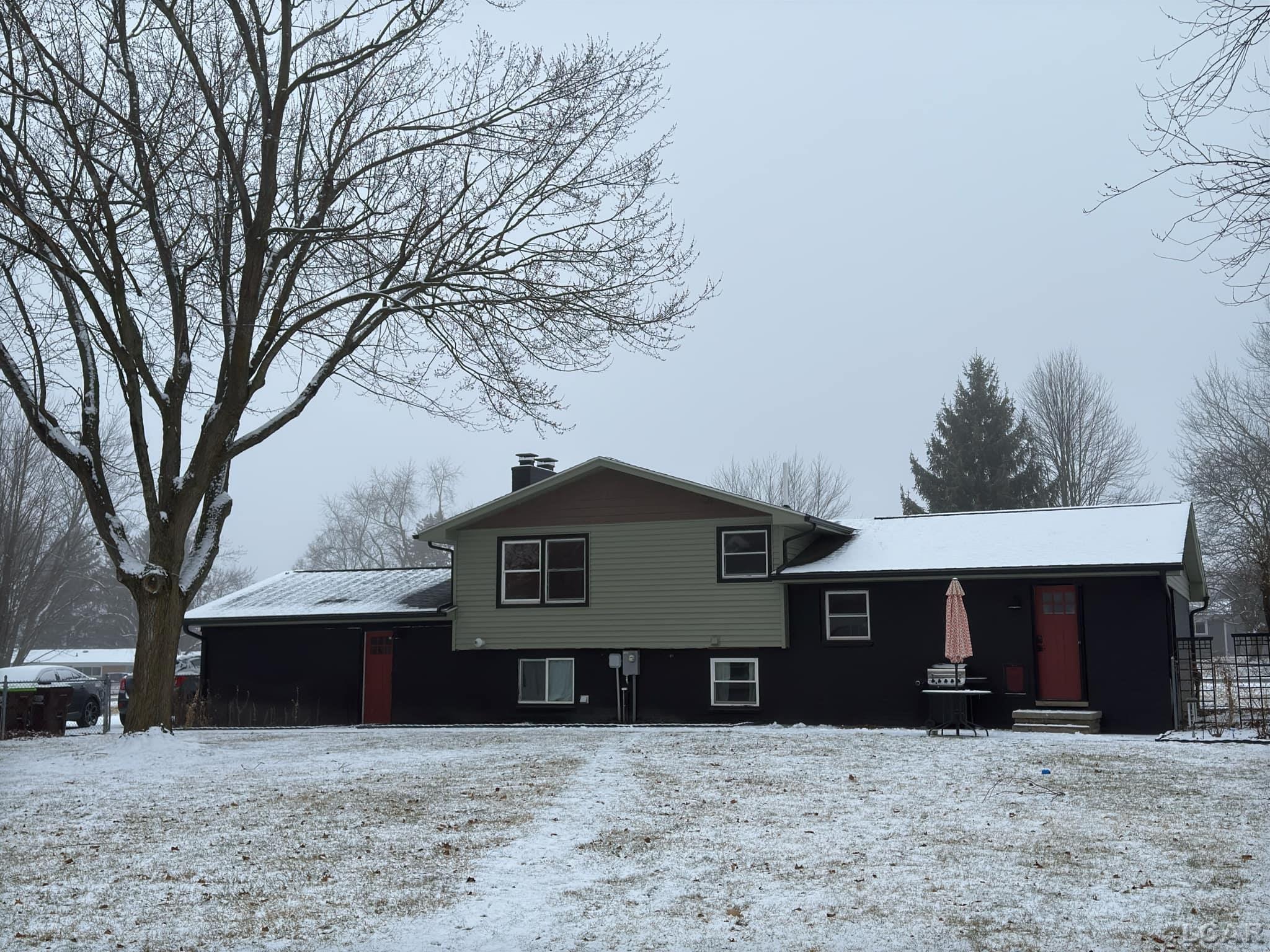 1341 Trenton Road Adrian, MI 49221 - Photo 4 of 41 50165790-1b4ba801-3a01-4ec9-af9c-836add32e619.JPG