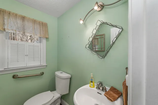 $619,900 | 294.5 Hampstead Road, Derry, NH 03038