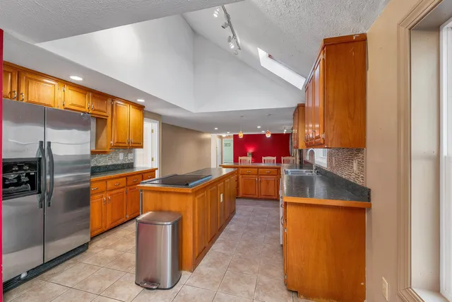 $619,900 | 294.5 Hampstead Road, Derry, NH 03038