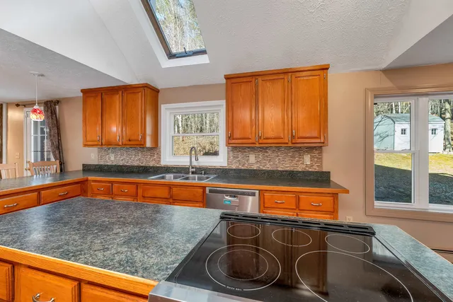 $619,900 | 294.5 Hampstead Road, Derry, NH 03038