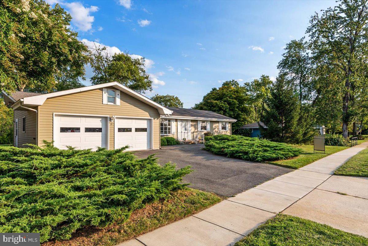 61 Robinson Road Severna Park, MD 21146 - Photo 1 of 38 Gallery Image 1