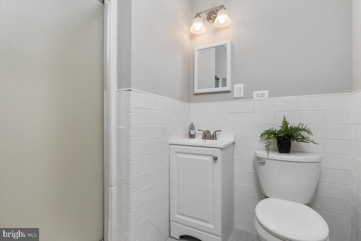 61 Robinson Road Severna Park, MD 21146 - Photo 18 of 38 Primary Bedroom Bath