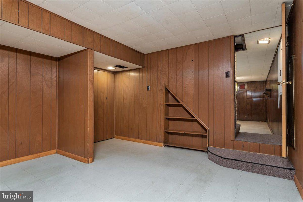61 Robinson Road Severna Park, MD 21146 - Photo 29 of 38 Basement Bedroom