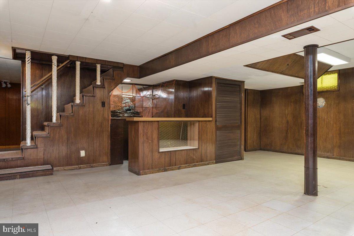 61 Robinson Road Severna Park, MD 21146 - Photo 30 of 38 Basement Bar