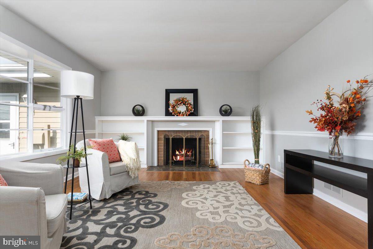 61 Robinson Road Severna Park, MD 21146 - Photo 4 of 38 Gas Fireplace