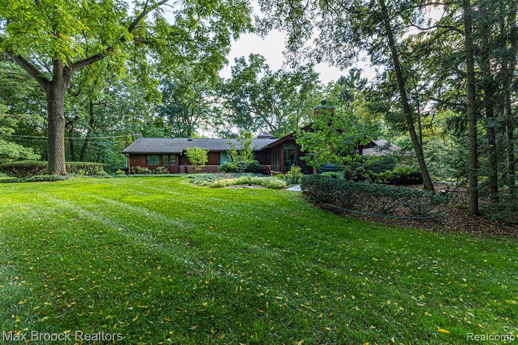 1065 Greentree Road Bloomfield Hills, MI 48304 - Photo 25 of 29 Gallery Image 25