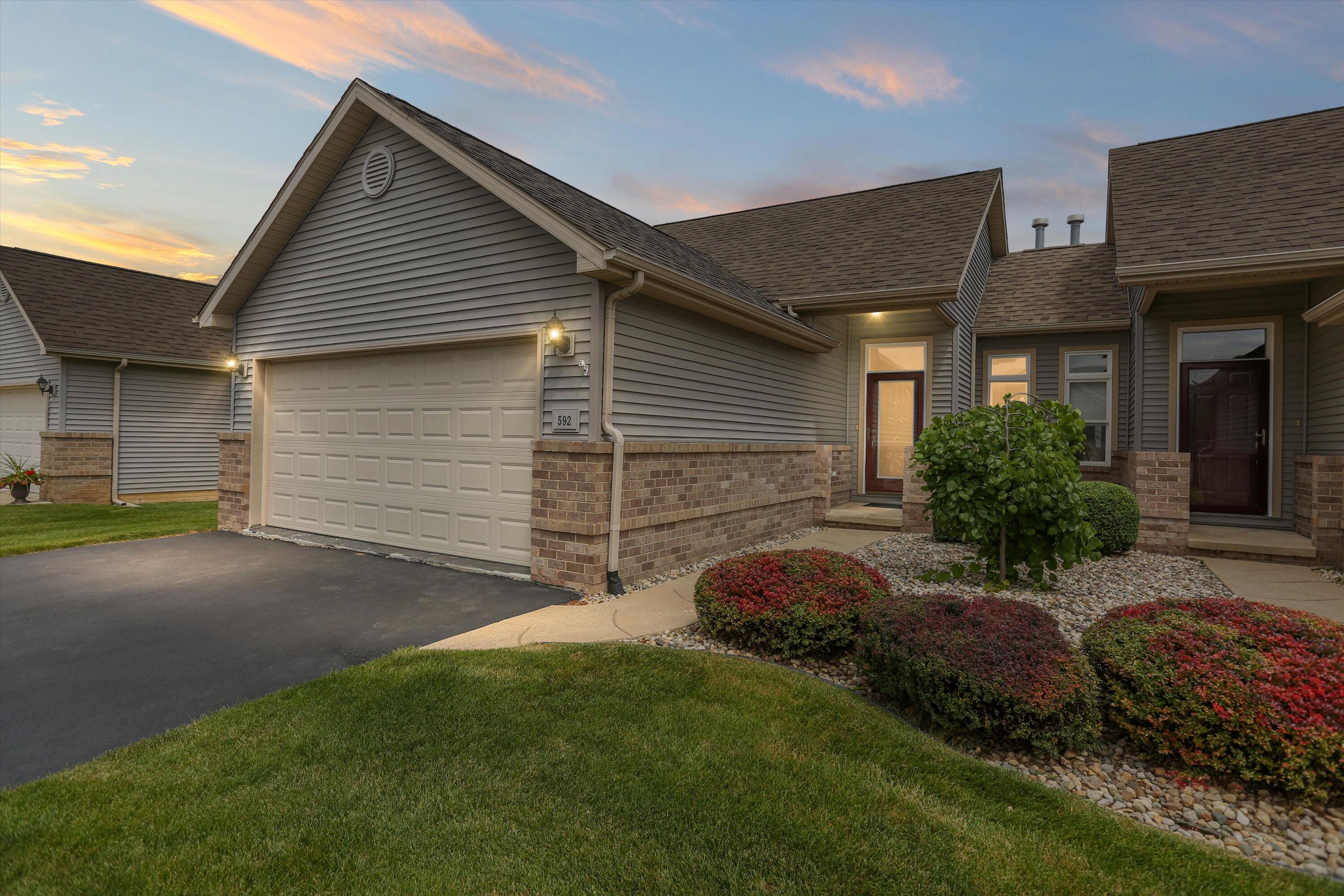 01-592 Ridge Ln - twilight