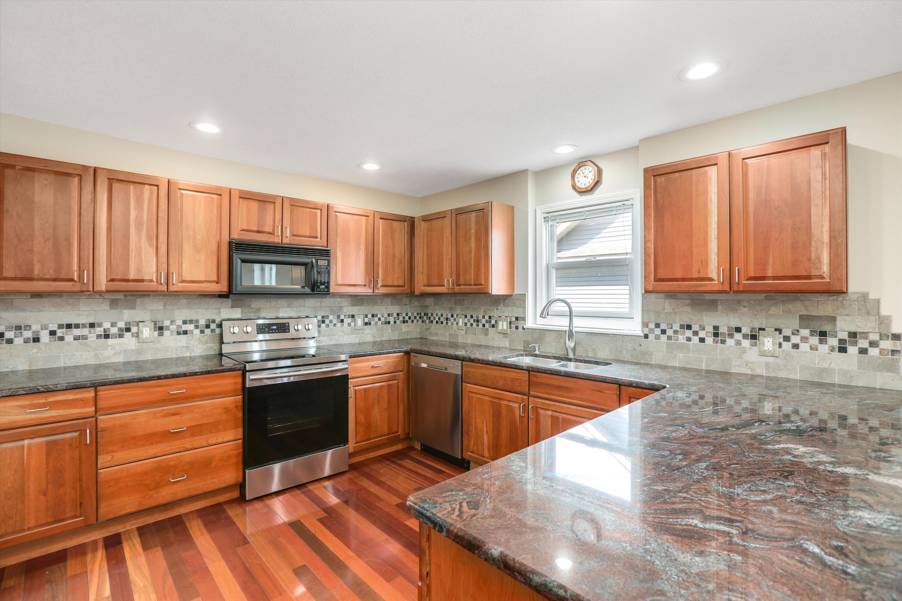 592 Ridge Lane Tecumseh, MI 49286 - Photo 11 of 39 11-592 Ridge Ln 0004