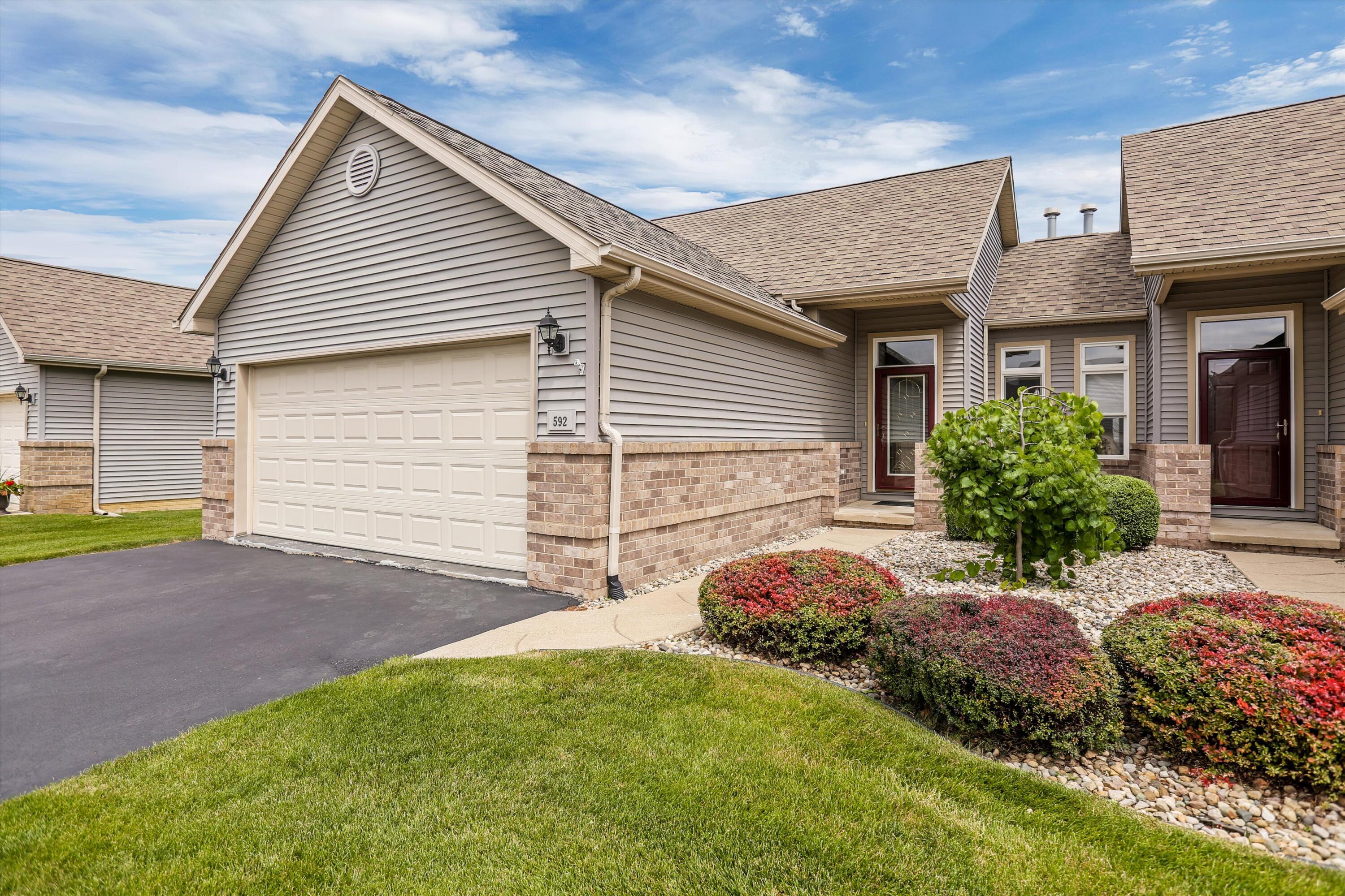 592 Ridge Lane Tecumseh, MI 49286 - Photo 2 of 39 02-592 Ridge Ln 0034