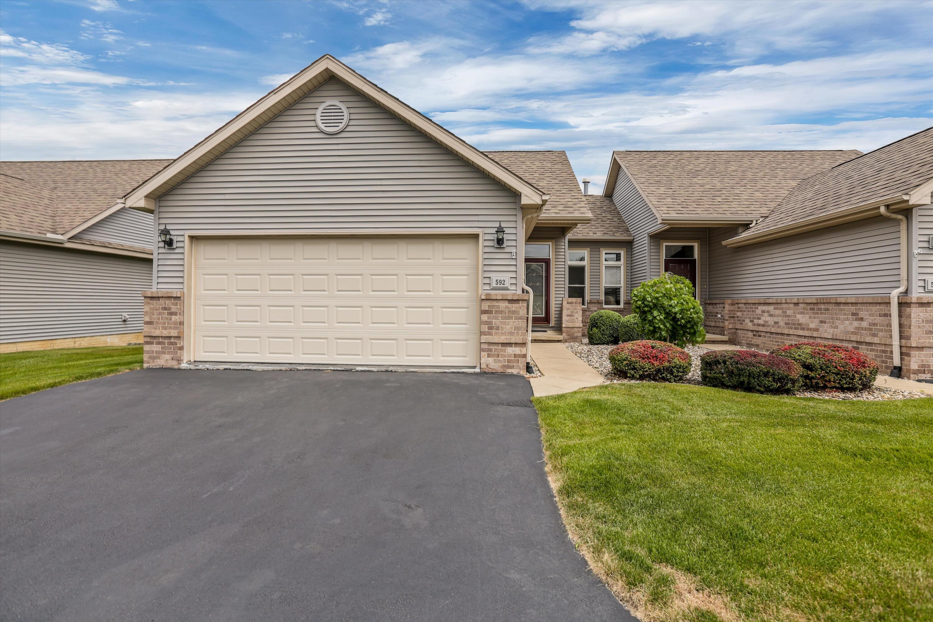 592 Ridge Lane Tecumseh, MI 49286 - Photo 3 of 39 03-592 Ridge Ln 0035