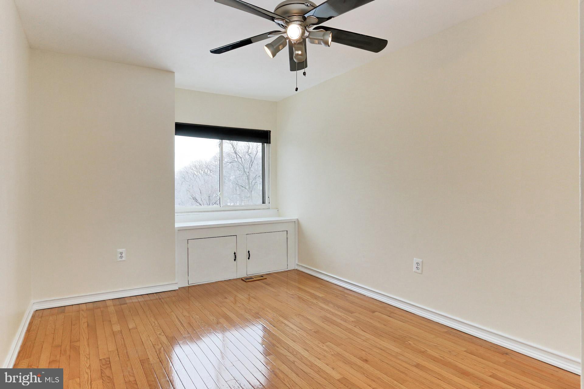 2071 Wethersfield Court Reston, VA 20191 - Photo 21 of 34 3rd spacious Bedroom with golf course view!