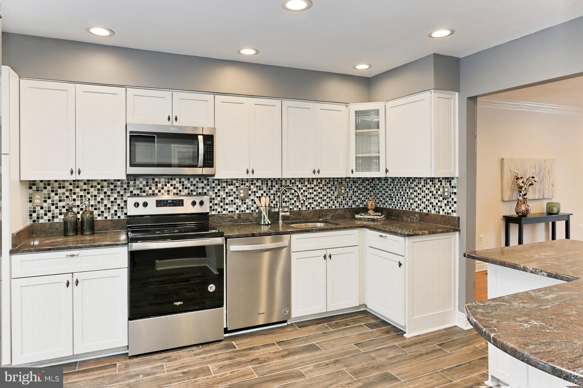 2071 Wethersfield Court Reston, VA 20191 - Photo 3 of 34 Updated Kitchen wtih NEW SS appliances!