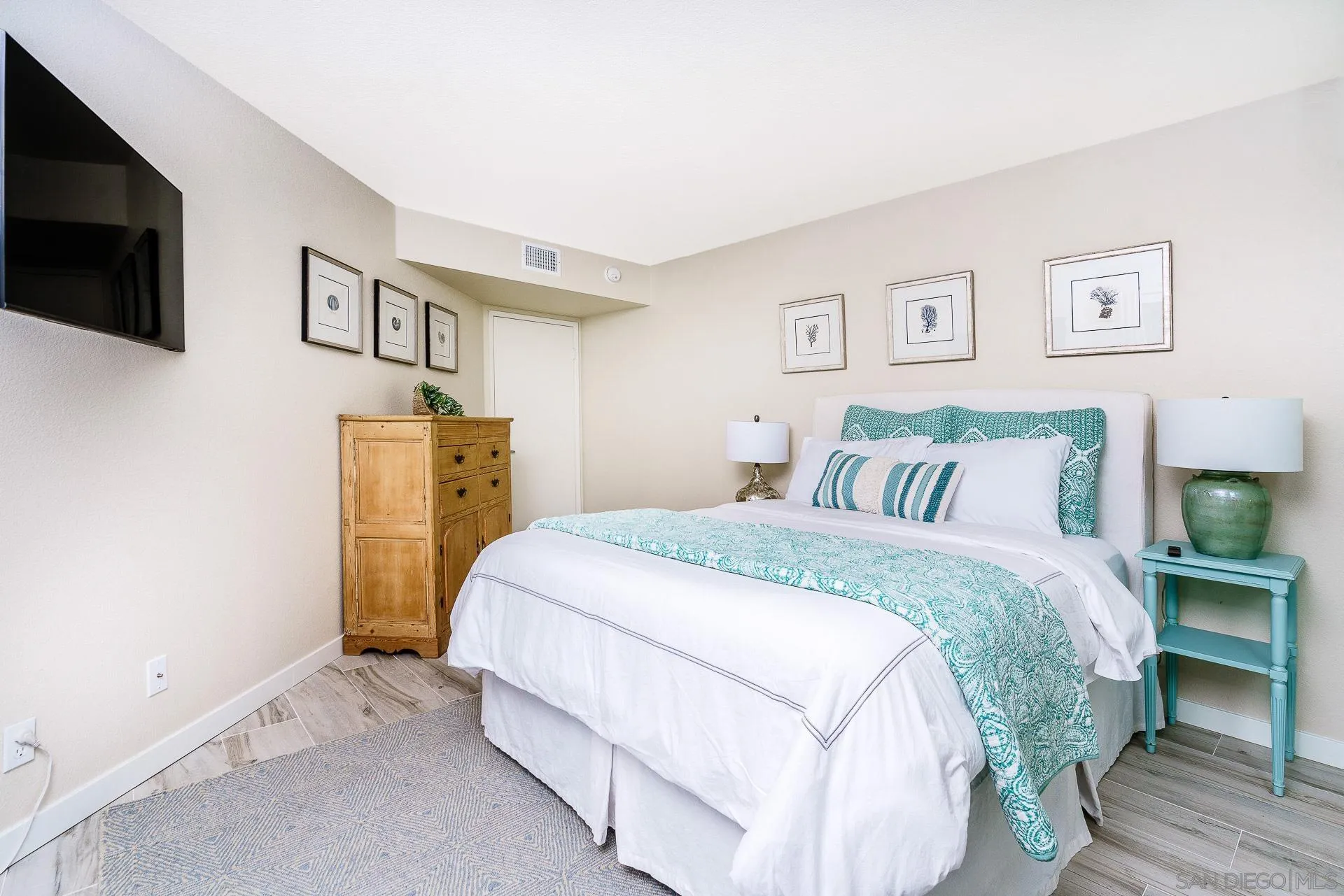 1060 America Way Del Mar, CA 92014 - Photo 26 of 61 a bedroom with a bed and a flat screen tv