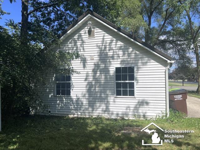 978 Division Street Adrian, MI 49221 - Photo 5 of 25