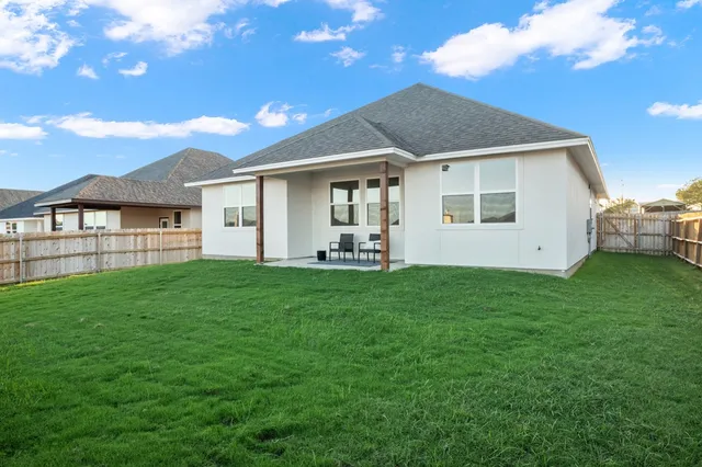 a view of a house with a backyard
