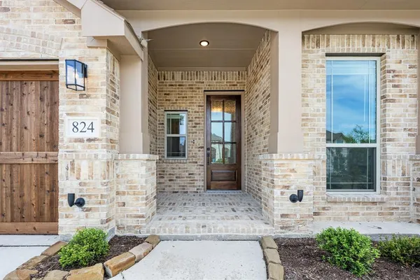 $473,015 | 824 Alamo Court, DeSoto, TX 75115