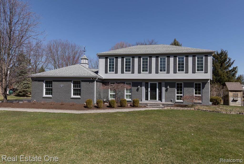 1352 Chestnut Lane Rochester Hills, MI 48309 - Photo 1 of 35