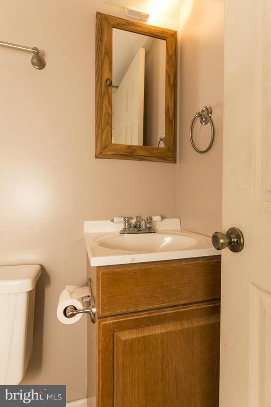 3419 North Point Road Baltimore, MD 21222 - Photo 14 of 26 Bath
