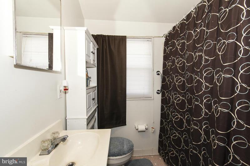 3419 North Point Road Baltimore, MD 21222 - Photo 24 of 26 Bath