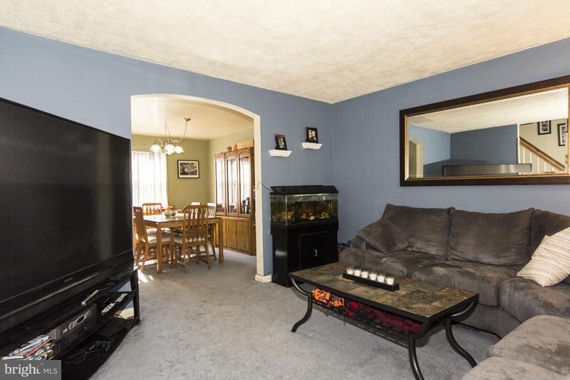 3419 North Point Road Baltimore, MD 21222 - Photo 7 of 26 Family Room